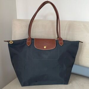 Longchamp Le Pliage / medium / nylon shoulder tote / black